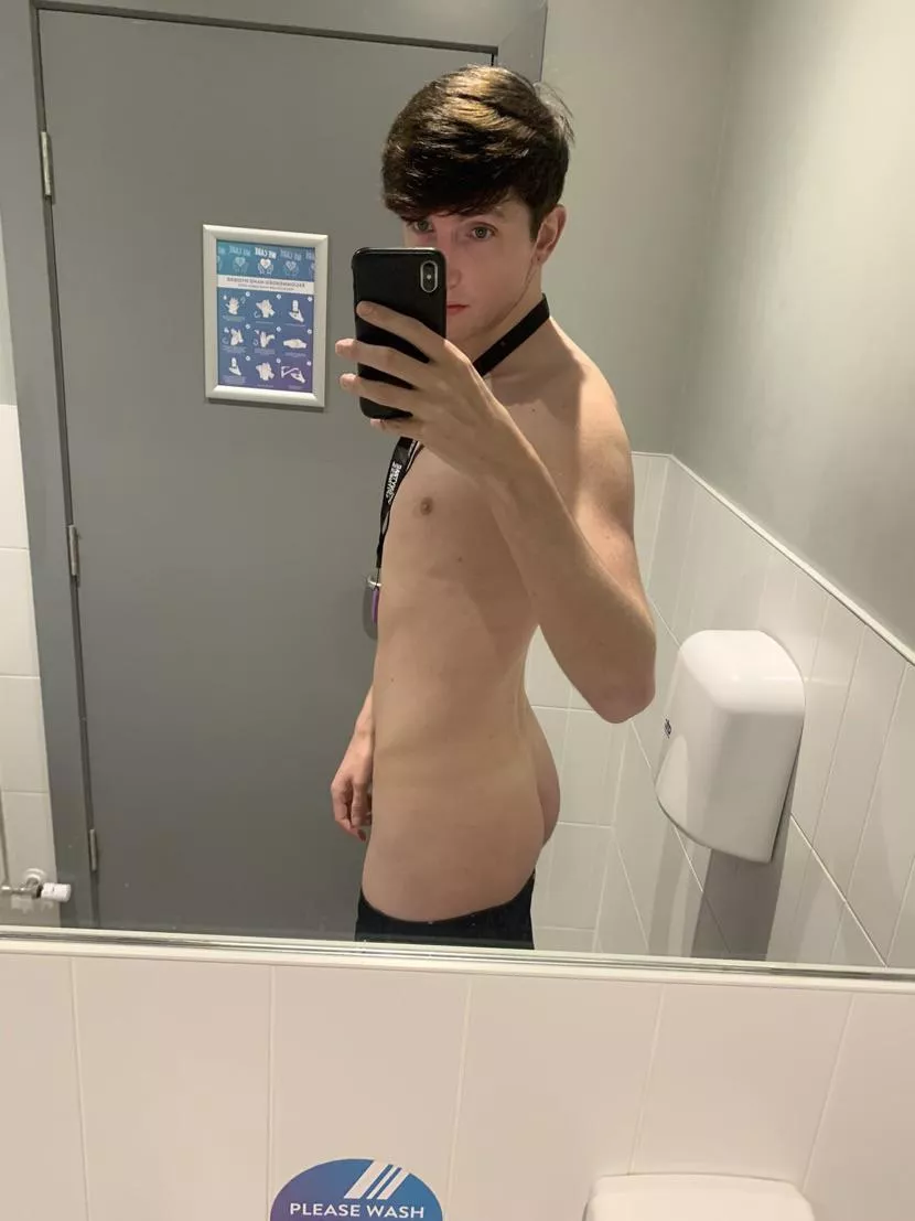 Anyone Up For Destroying This Dumb Ass Twink In The Locker Room Nudes