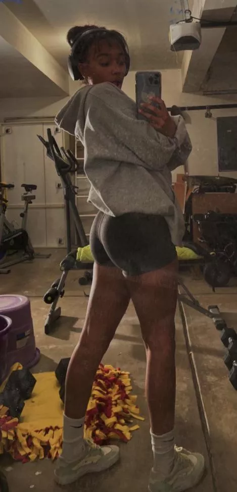 What Are You Thinking About This Tight Ass When You Look At It Nudes