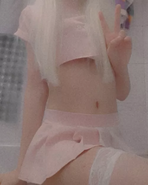 👩🏼‍⚕️✌