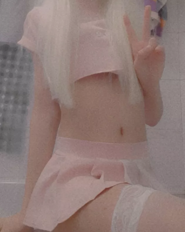 👩🏼‍⚕️✌