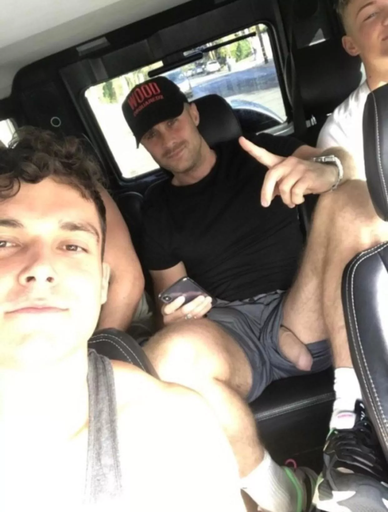 👀