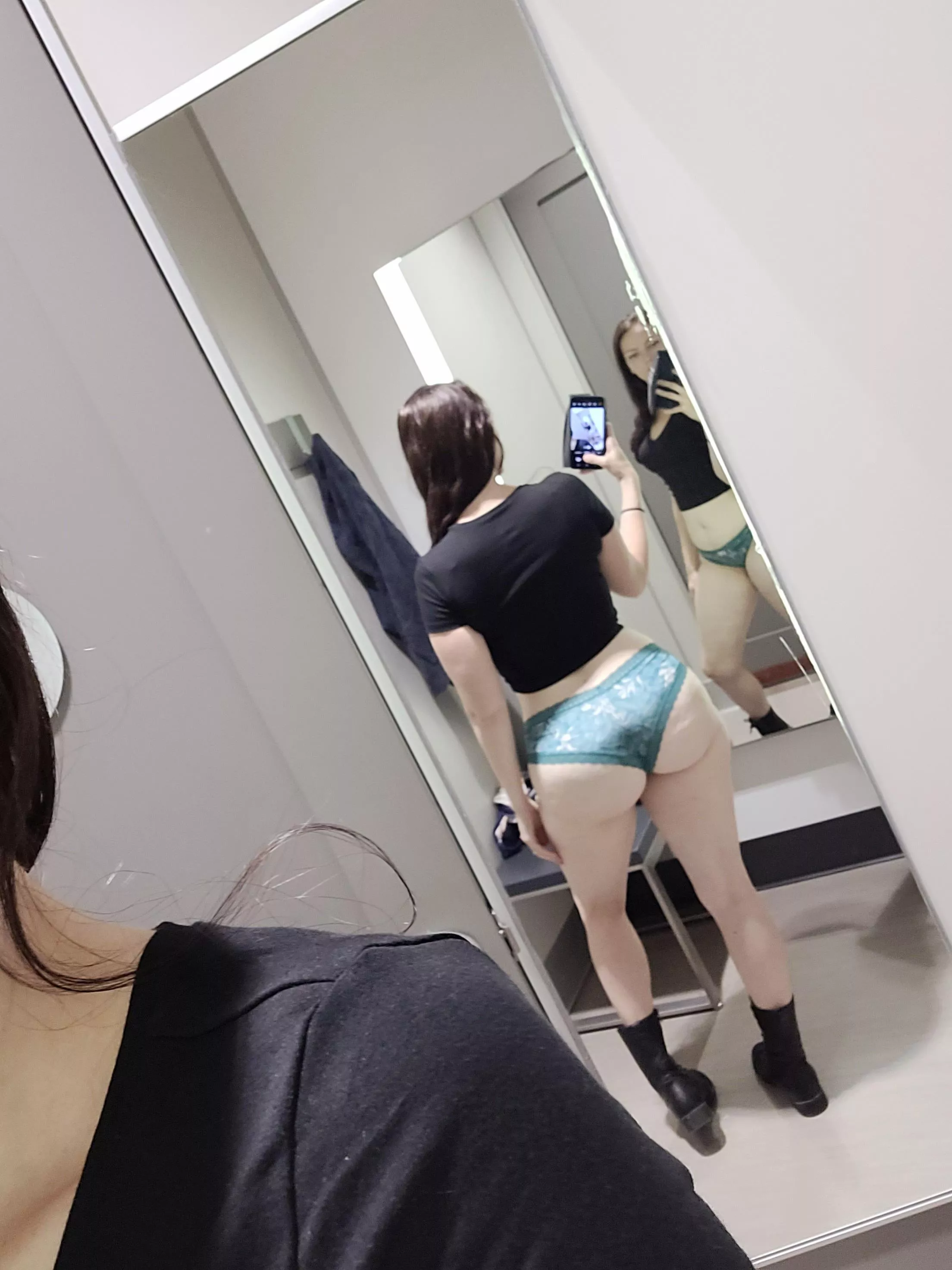 🍑 🍑