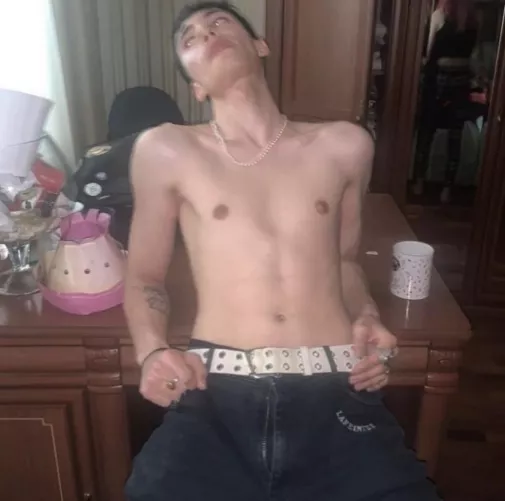 😈