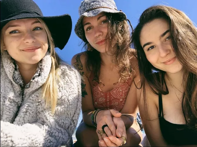 1 Blonde 2 Brunette 1 Blonde 2 Brunette