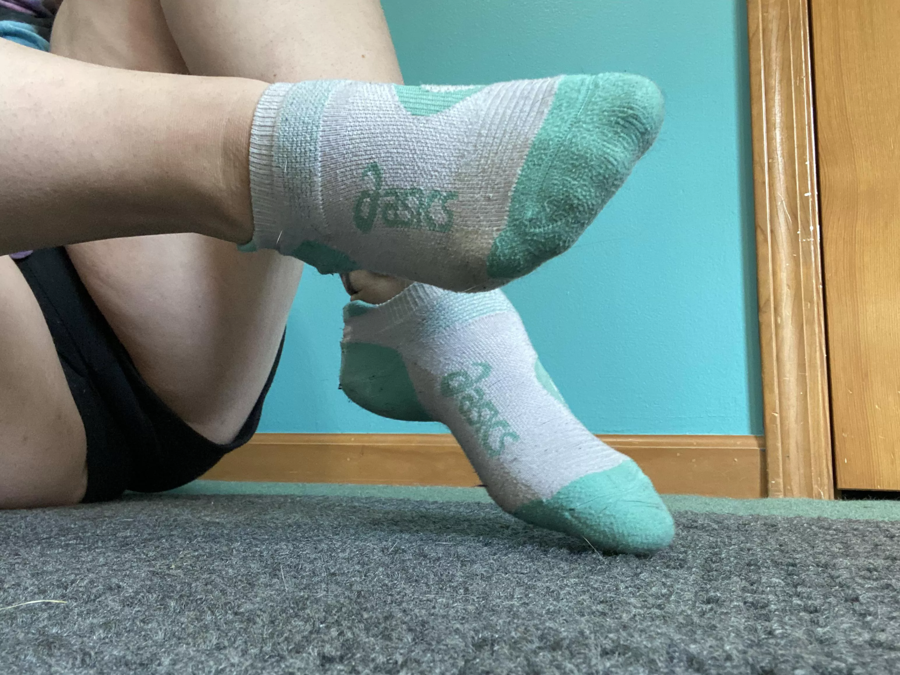 1 day old so far. How long should I wear these for? DM me if you’re interested 🥺🦶🏻