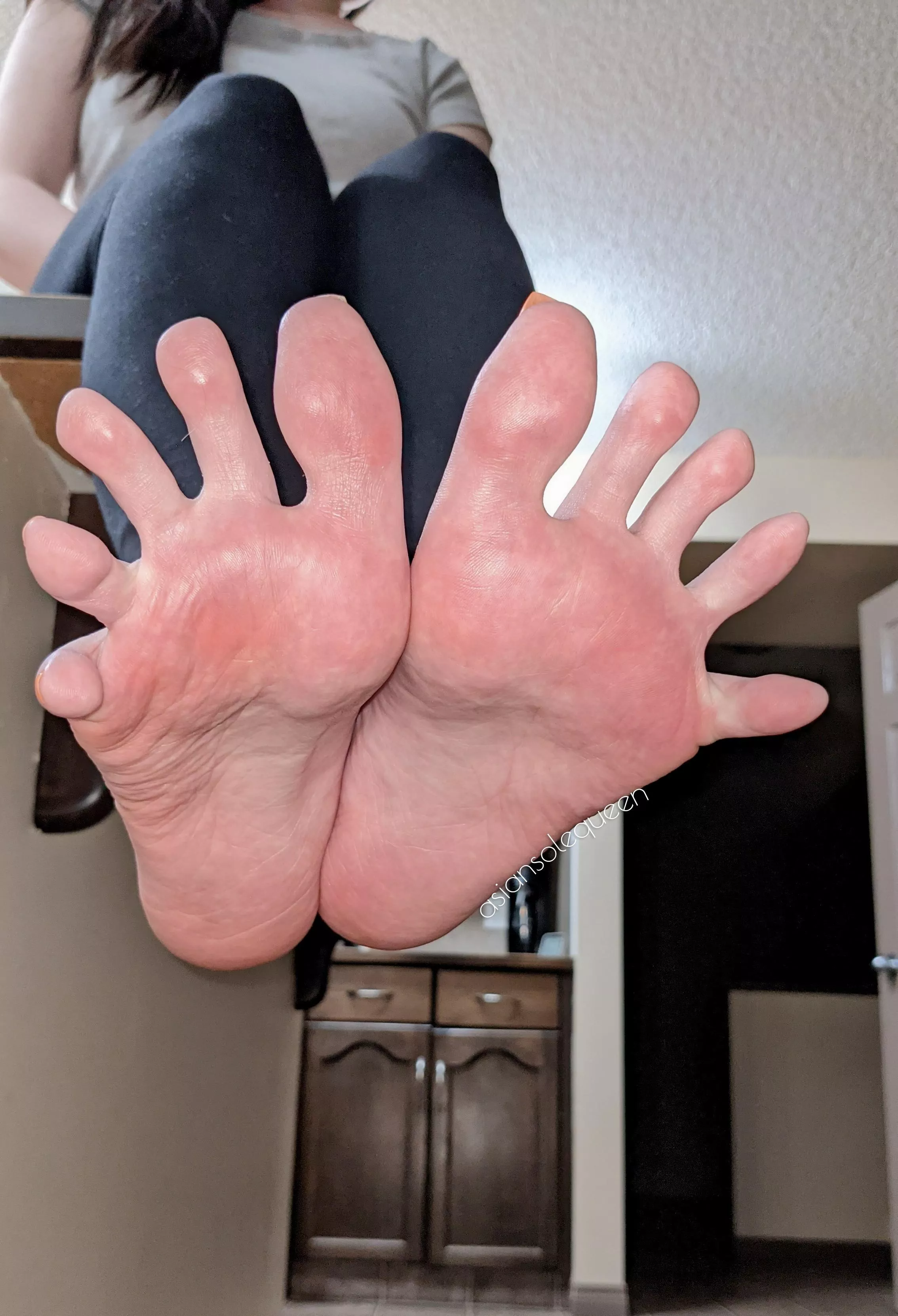 10 little beauties that demand your attention... which toe are you starting with first? 😏