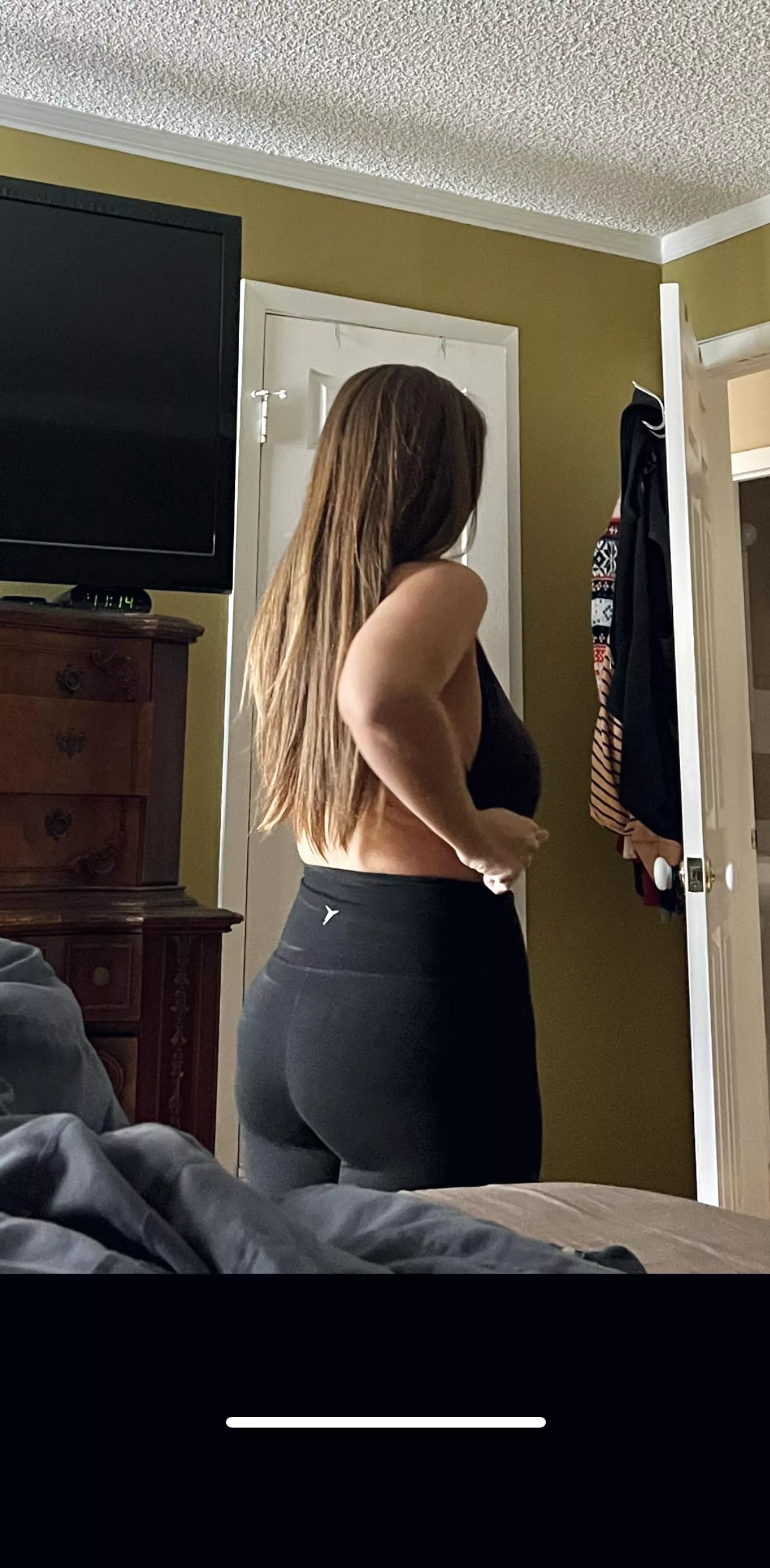 100 upvotes and I’ll show her tits. 100 upvotes and I’ll show her tits.