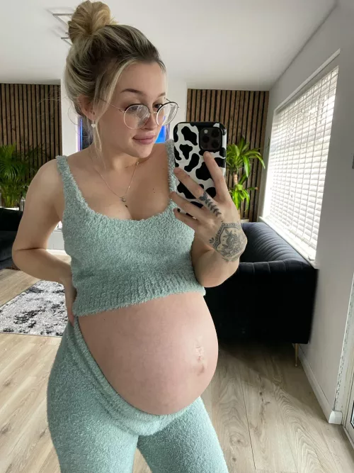 11 days til due date, I promise Iโm not counting 11 days til due date, I promise Iโm not counting