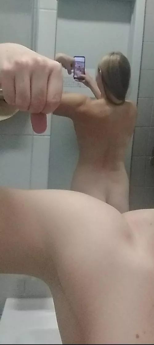 18, 150, 5' 10'' My first nude post. Let me know if you like my gunz?