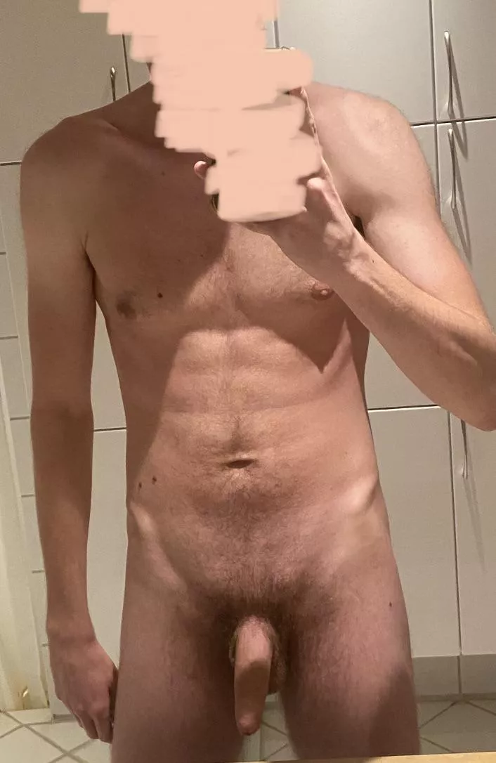 18, 183lbs 6”1. I really enjoy the fact That we as normal people Can share ourselfs naked here and people ate positive. No matter if your Skinny or fat, have small or Big boobs, small or Big penis. I myself dont know what to Think of my body, as everyo