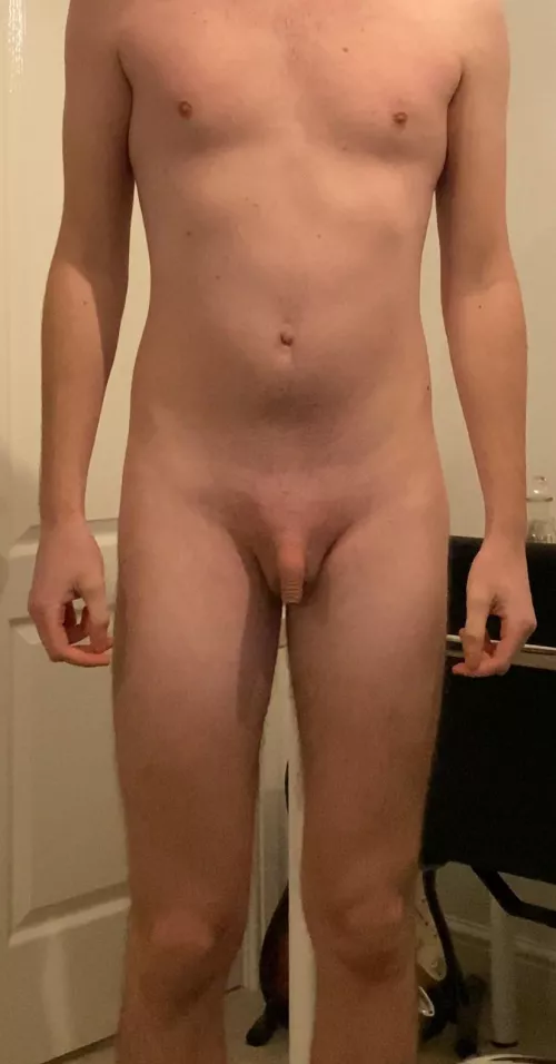 [18] 6’2 guy with a little willy