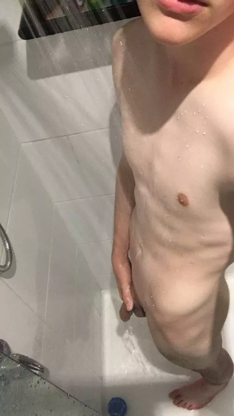 [18] A refreshing shower to welcome the New Year