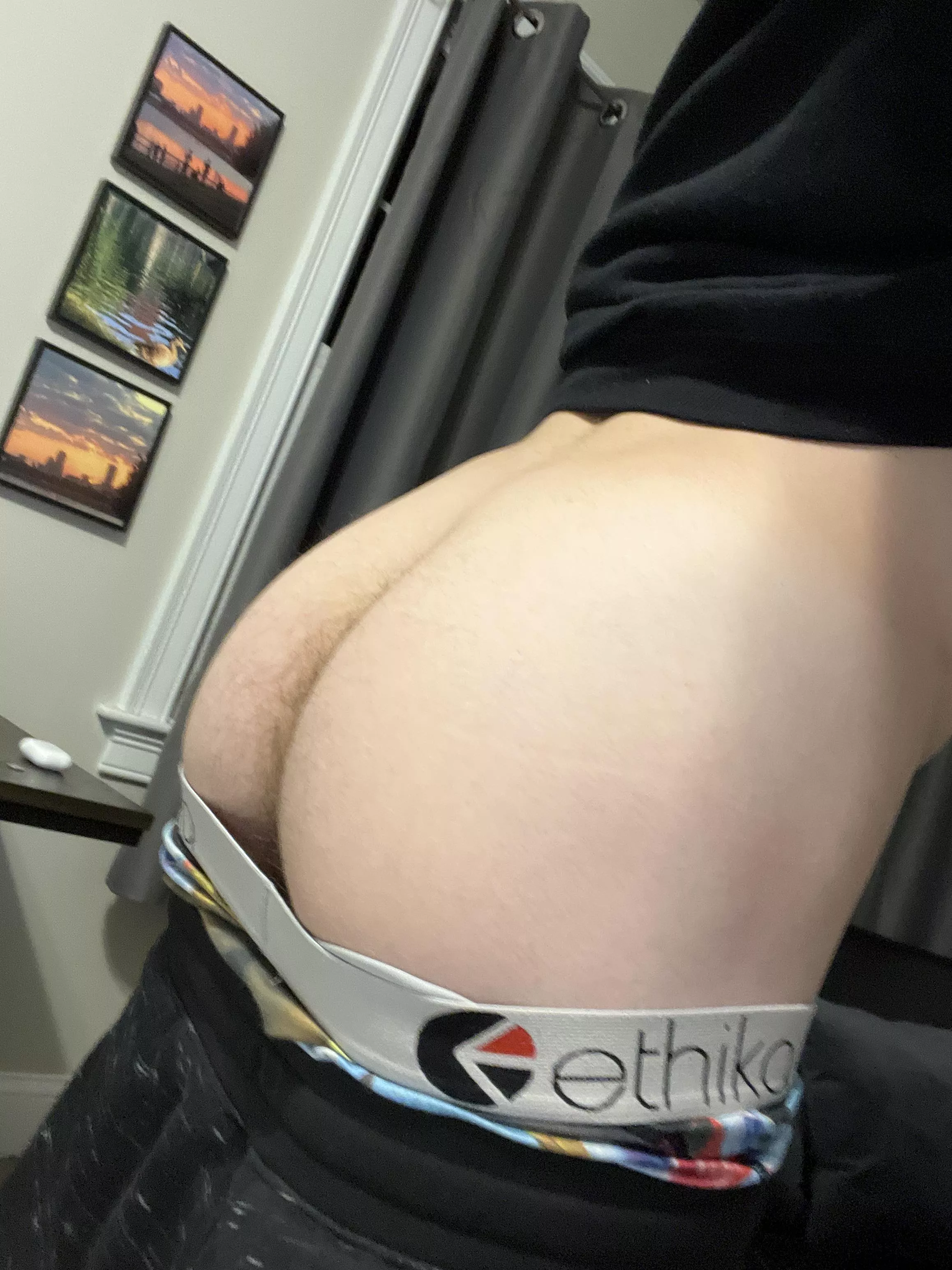 18 and I’m literally so fucking horny send me sum wild shit