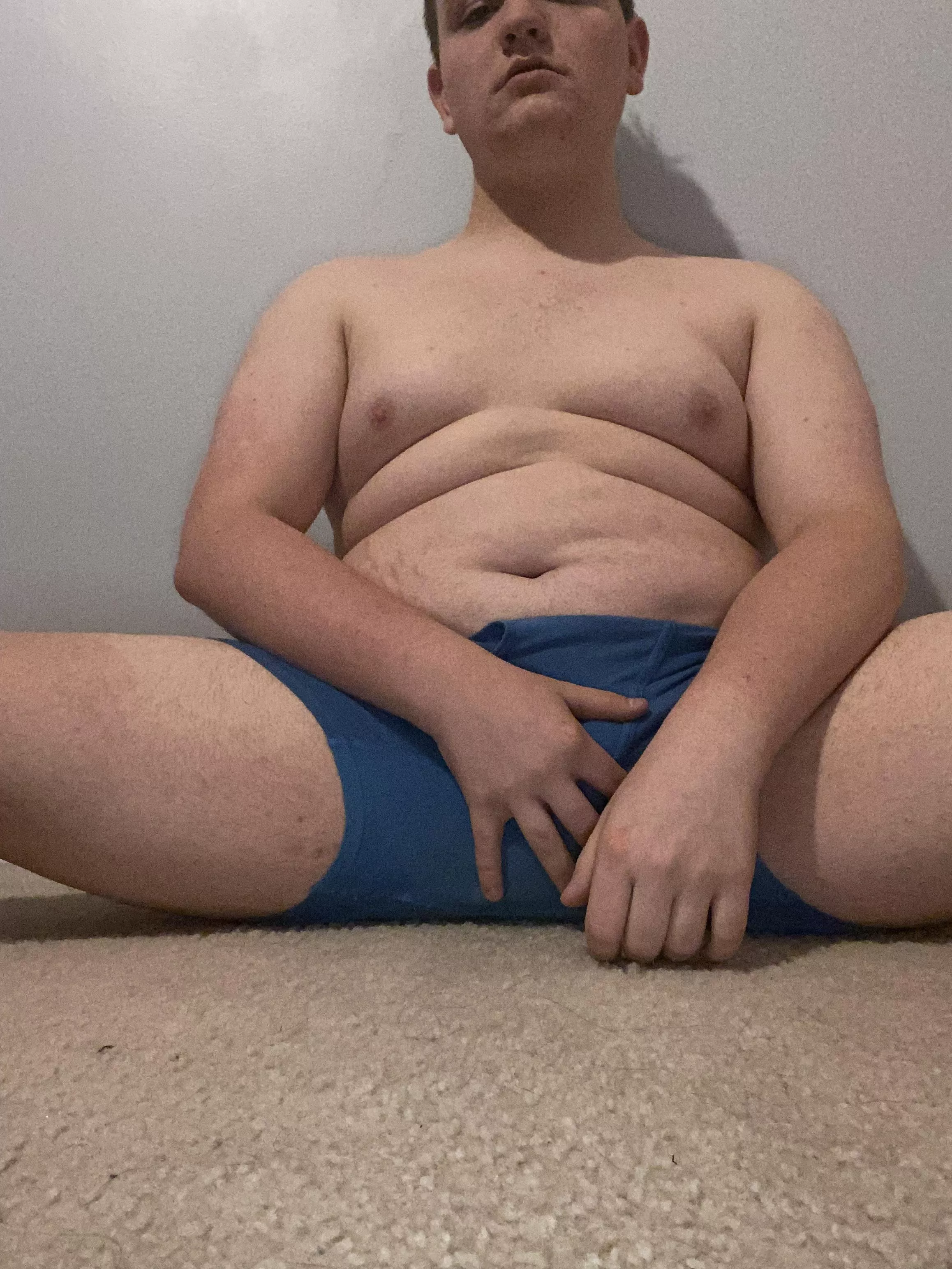 18 home alone looking for FIT chasers. let’s live and nut together. hairy+ add me on snap @emanlooking