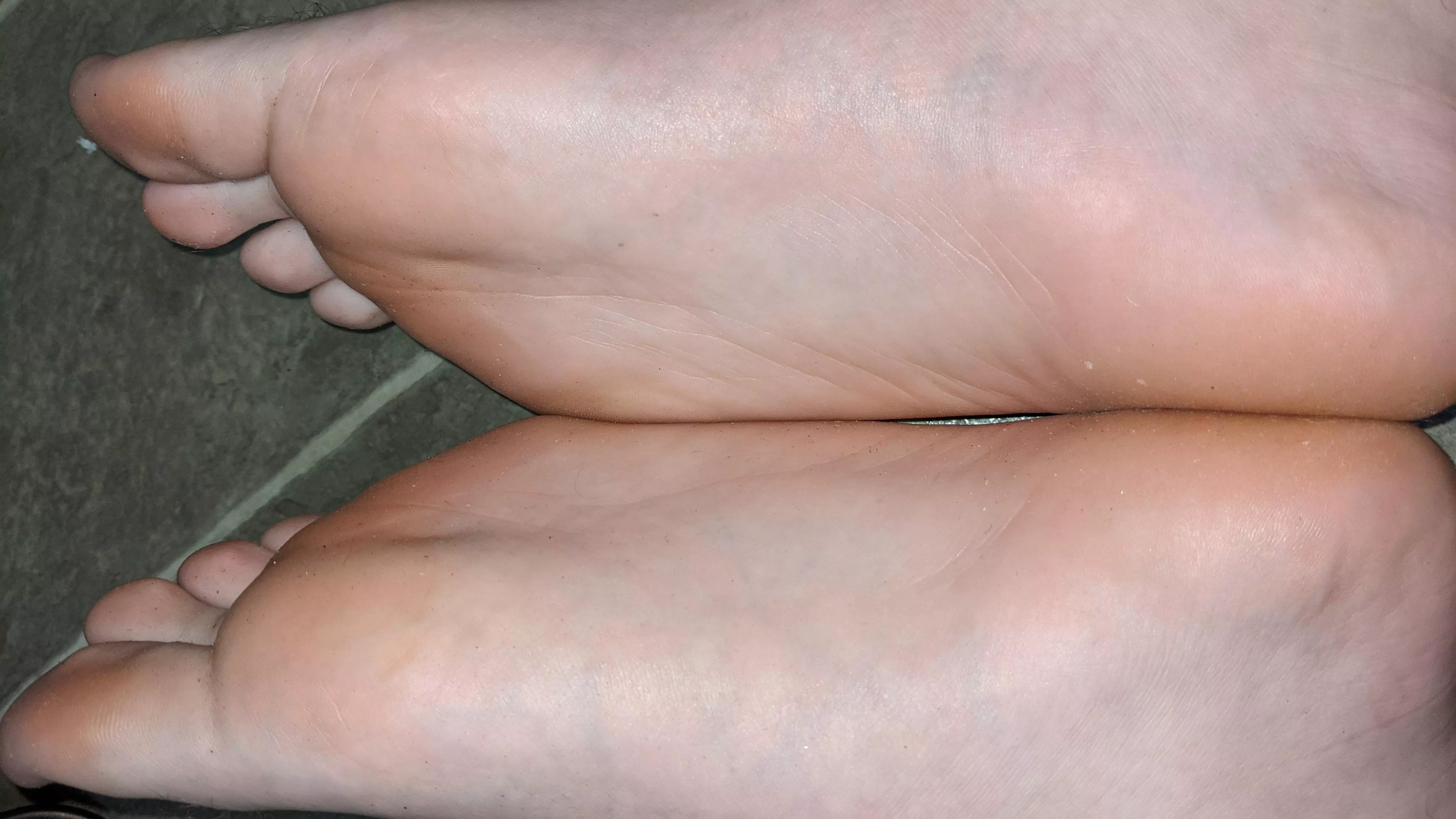 18 looking for a decent sized dick for between my soles, DM me 😉