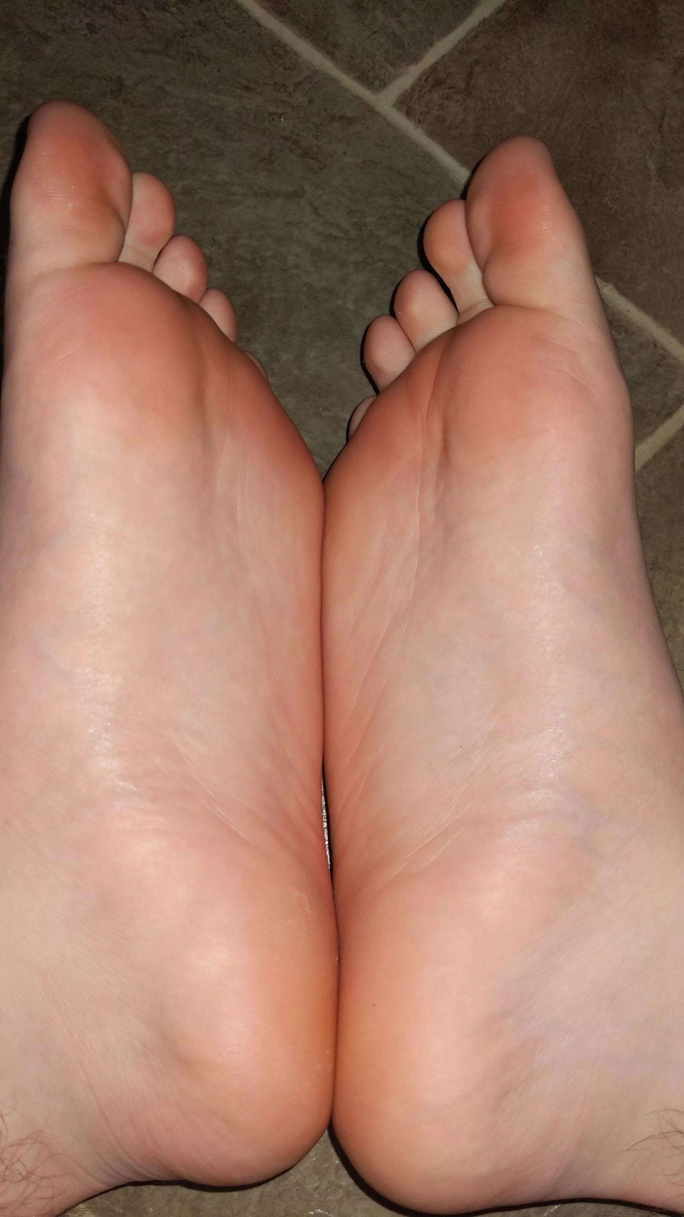 18 looking for a decent sized dick for between my soles, DM me 😉