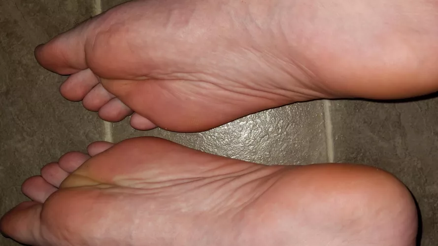 18 looking for a much older daddy, DM me 😉