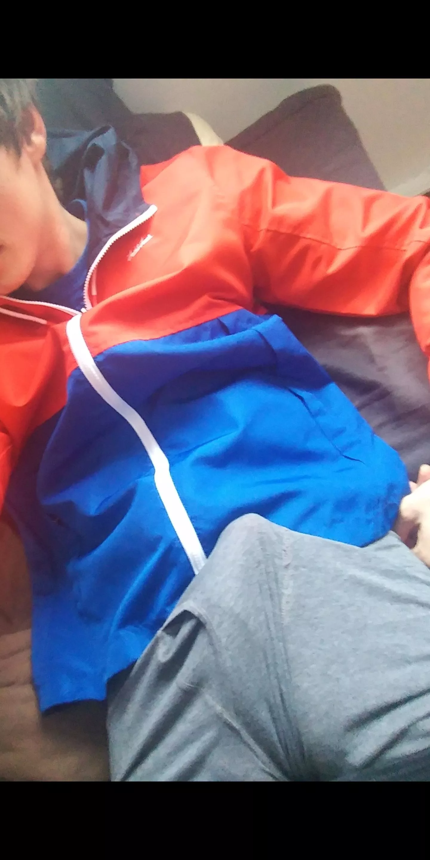 18, skinny, and xtra hung... Anyone wanna play xbox? 18, skinny, and xtra hung... Anyone wanna play xbox?