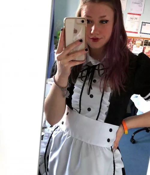 18 year old Bi maid at your service x