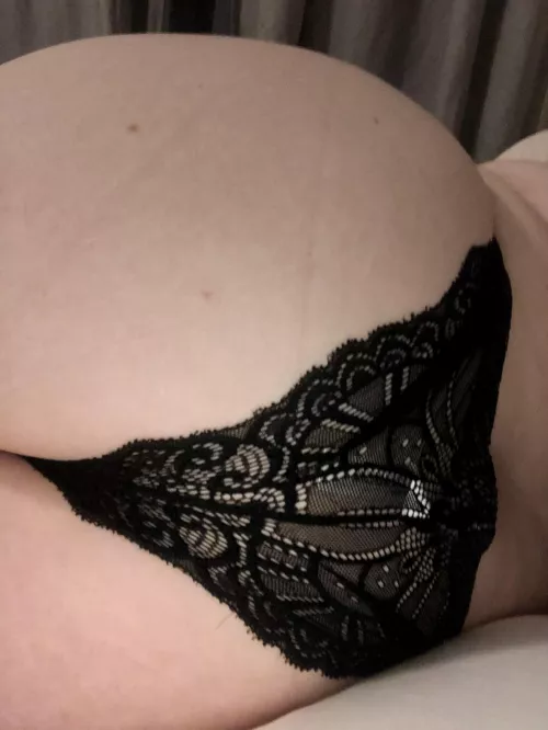 18f finally getting the chance to enjoy other women, everyone on this sub is so beautiful