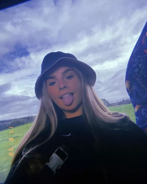 (18f) first post on here