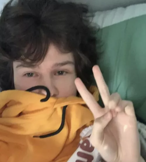 18yr old femboy here.. looking to be owned.. used.. and soldβ¦