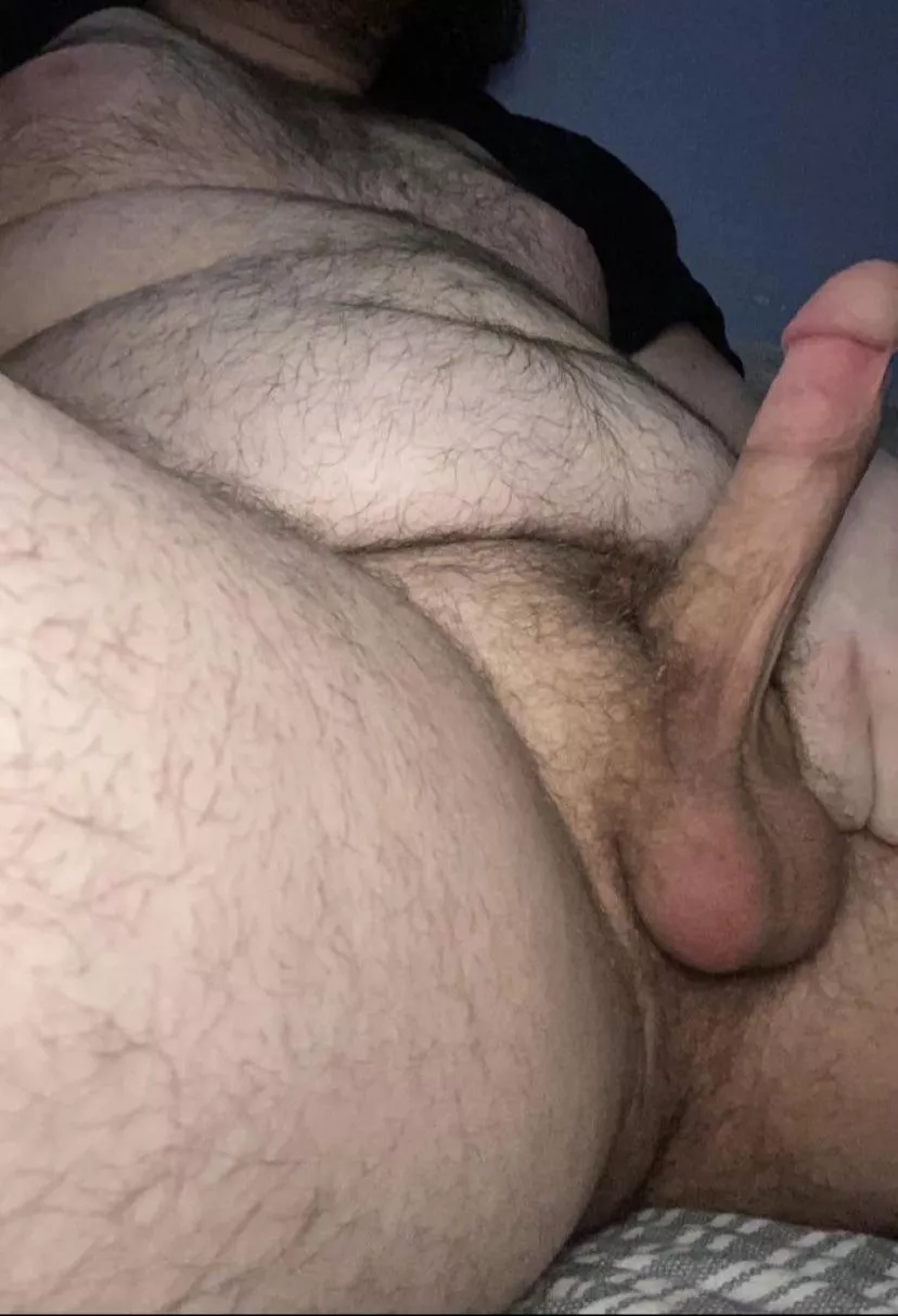 19, chubby, a little hairy, and horny 😈