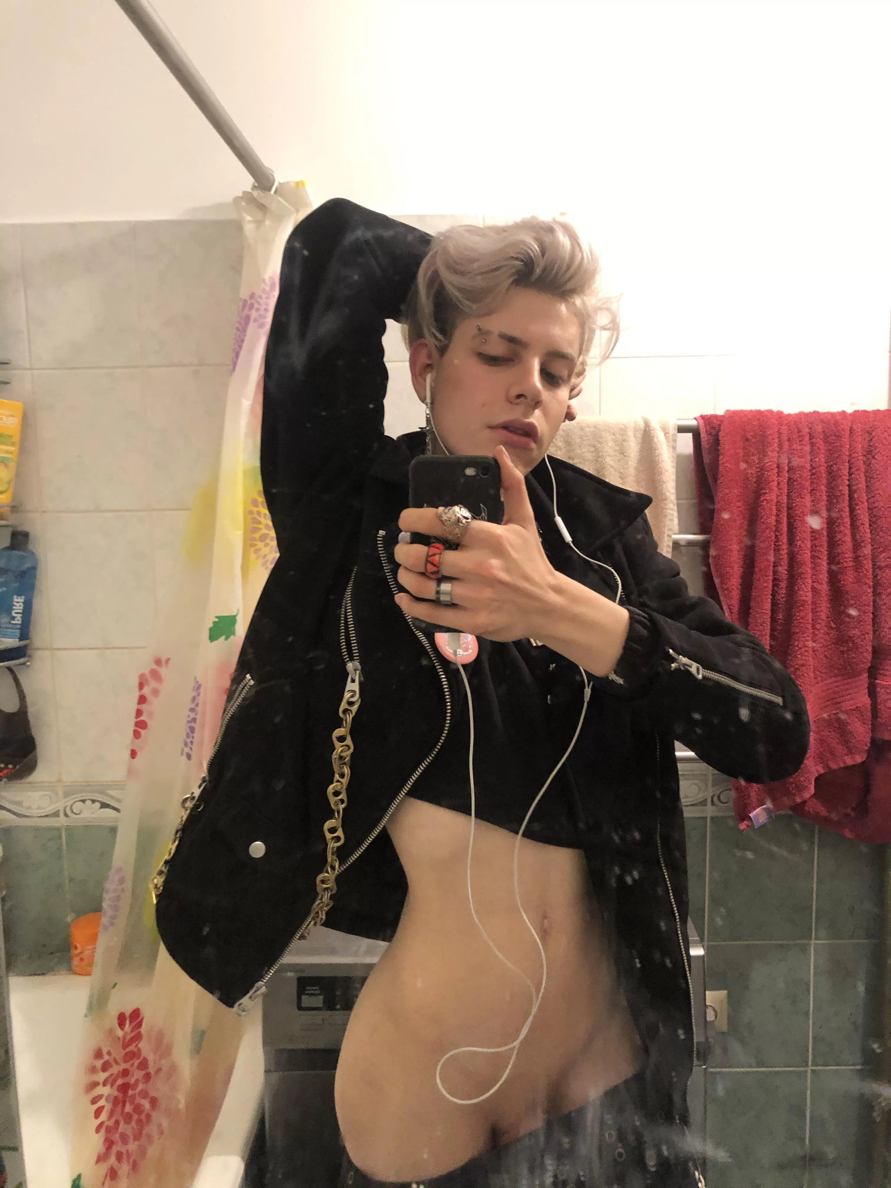 19 i know u don’t like no dick pics, but mb u’d like my face😚