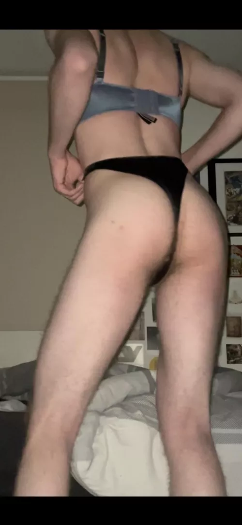 19 Let me be your little fucktoy😈