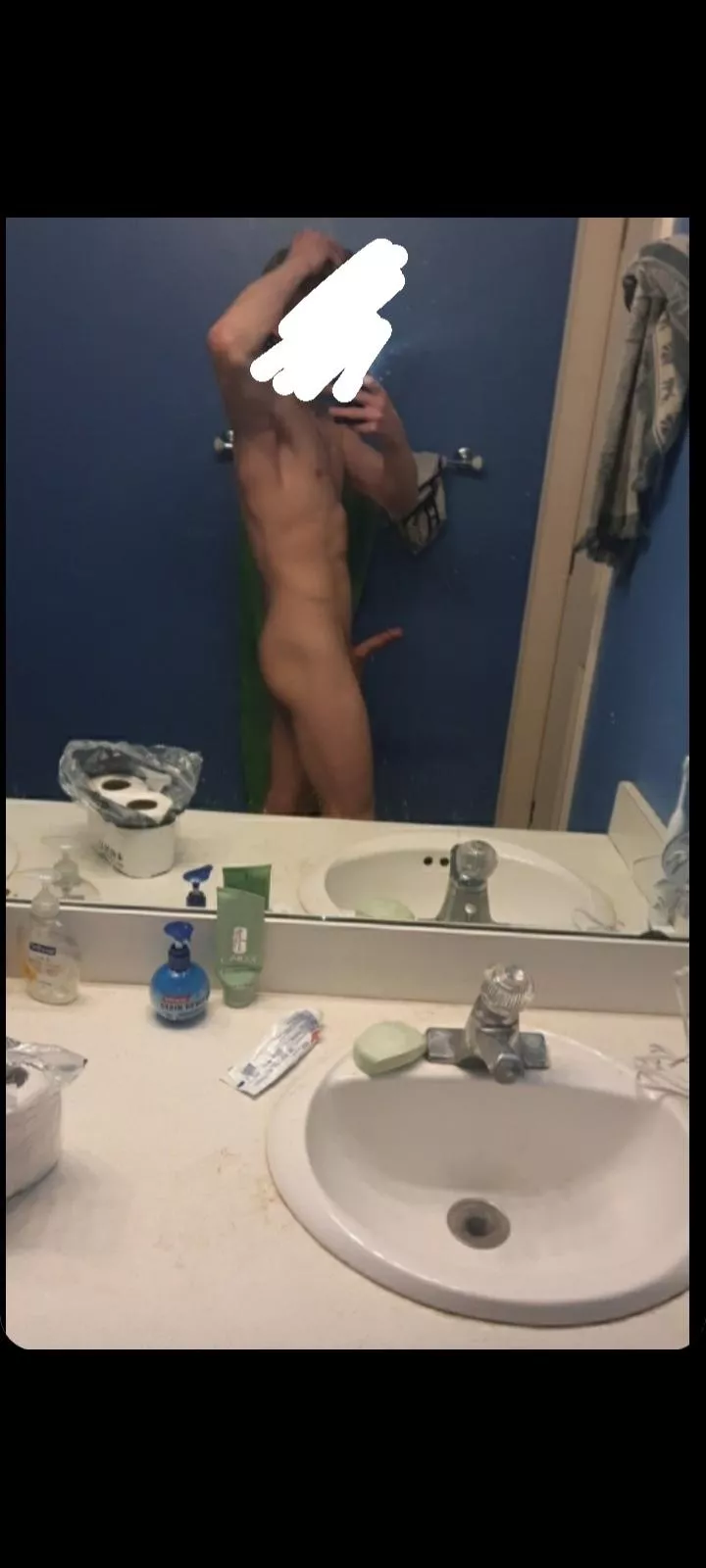 19 M D1 athlete.... dm me if ya can guess the sport? (Very straight btw, sorry)