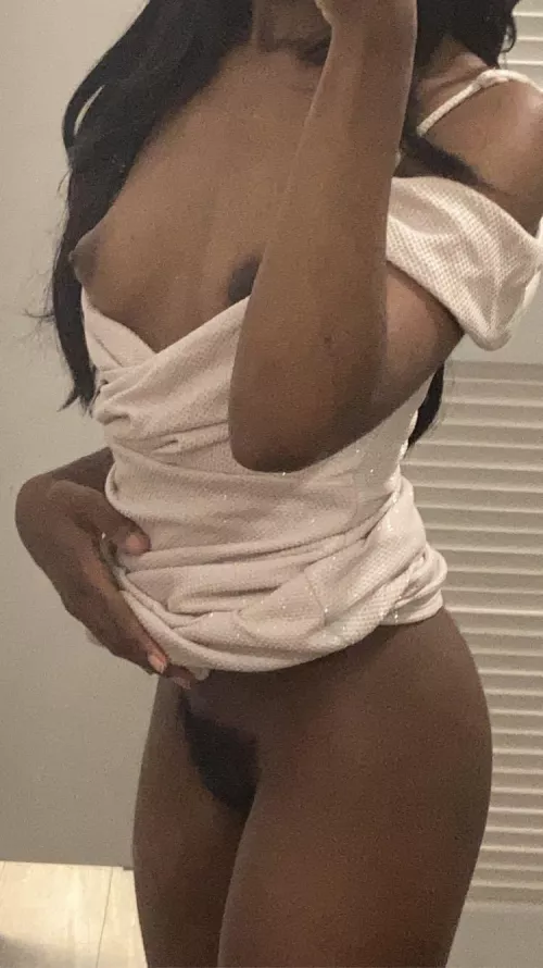 (19F) I really love this dress! It really flatters my figure :3