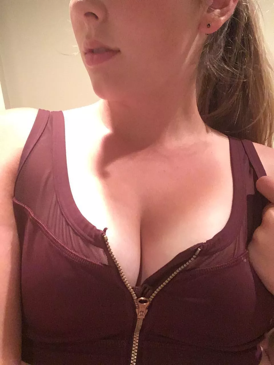 19[F4A] wanting guys to tribute me- big loads only:: 👻damaged.case