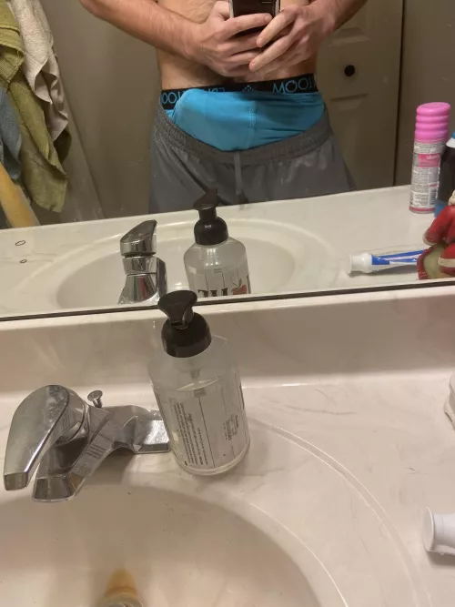 19M Check my profile to see what’s underneath 🥴