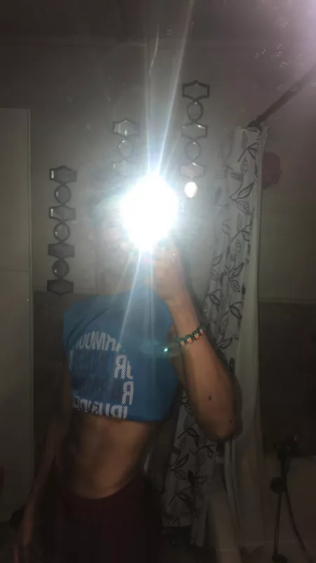 19(m) HMU and catch me when I’m jerking to see my 8 inches 🥴 @goldy19460