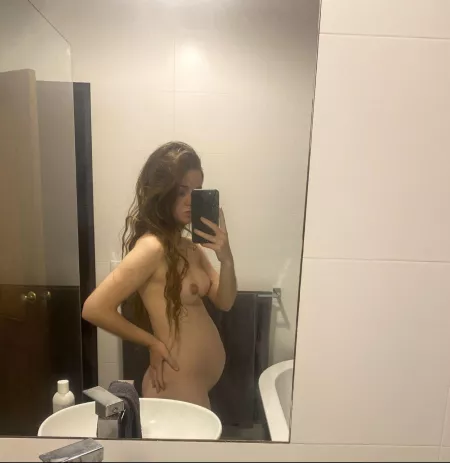 19Weeks 🌟 almost halfway 😇watch me grow 🔗link in comments 19Weeks 🌟 almost halfway 😇watch me grow 🔗link in comments