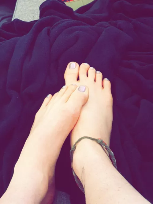 19yo t girl selling custom pics DM me ;))))
