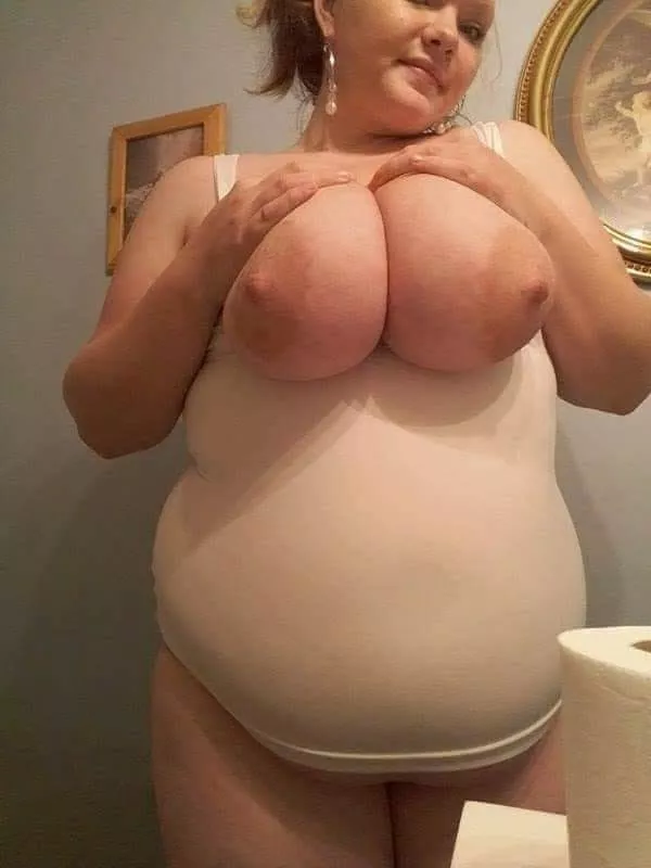 2 daughters, slut mom. π Hi. 2 daughters, slut mom. π Hi.