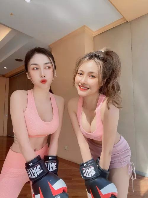 2 girls from Vietnam