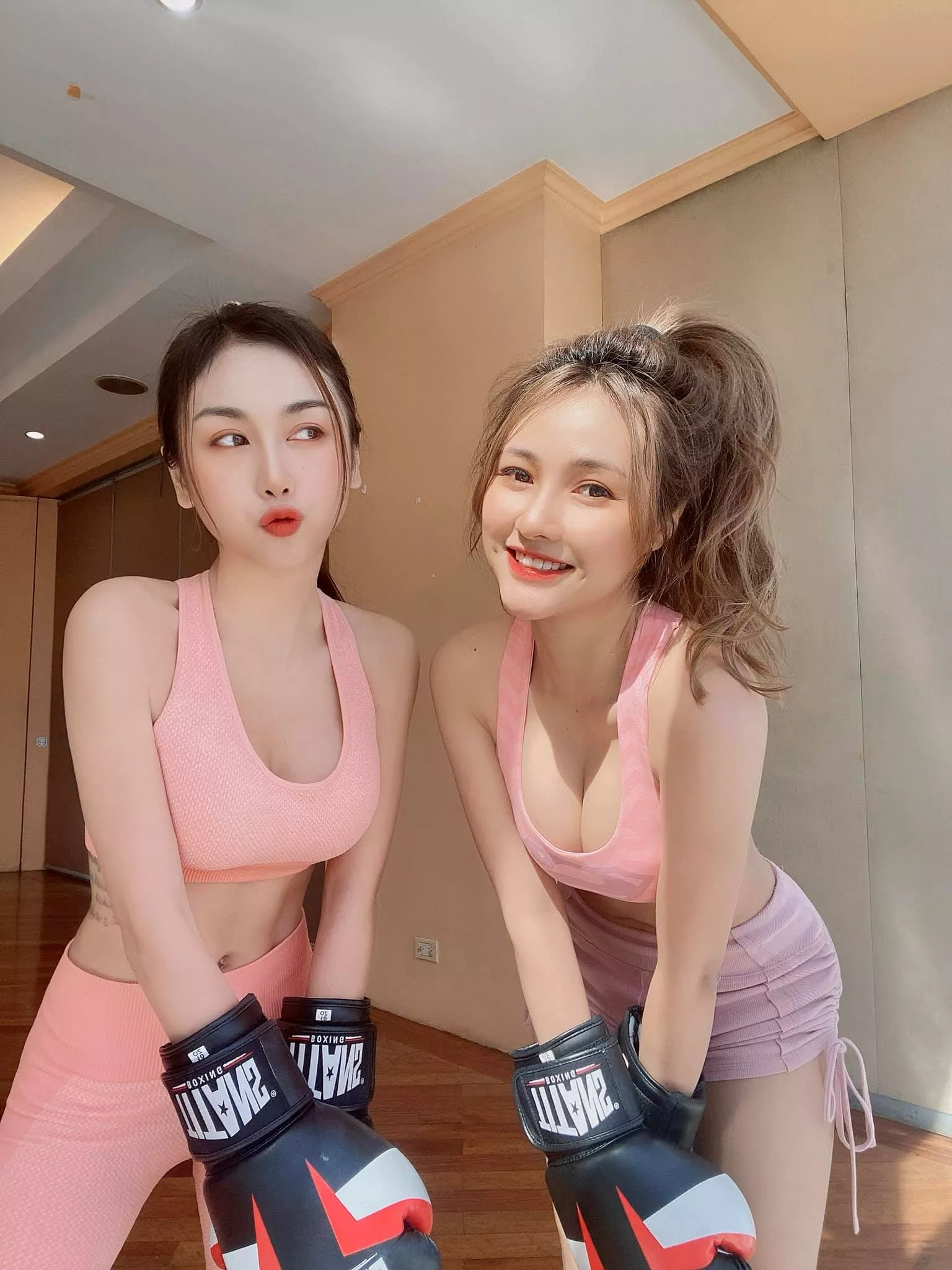 2 girls from Vietnam