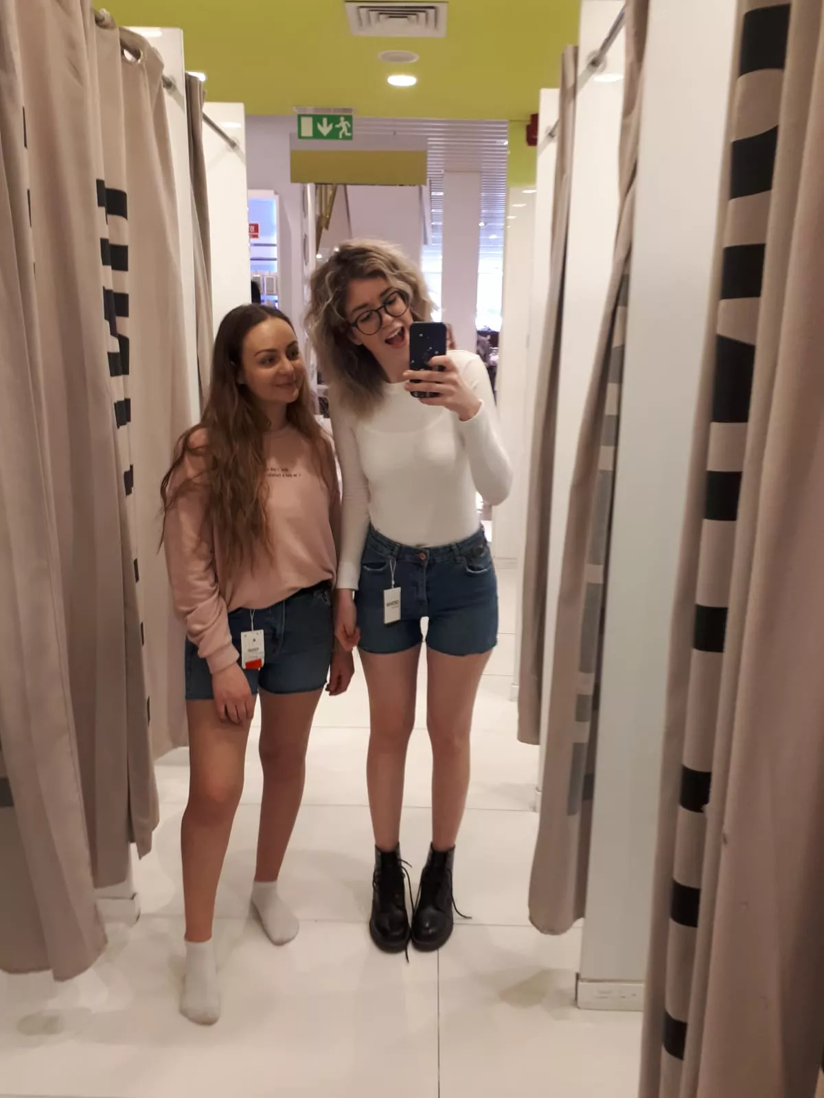 [2] Would you rather left or right? Who looks like more of a fun fcktoy?