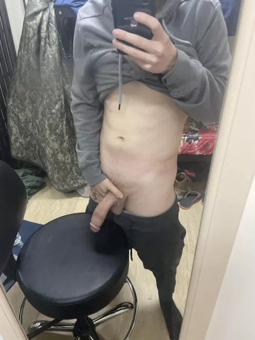 (20) no roommate today time to let it hang