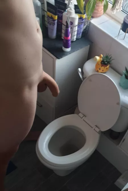 (20) What would you do if you saw this in the locker room? π