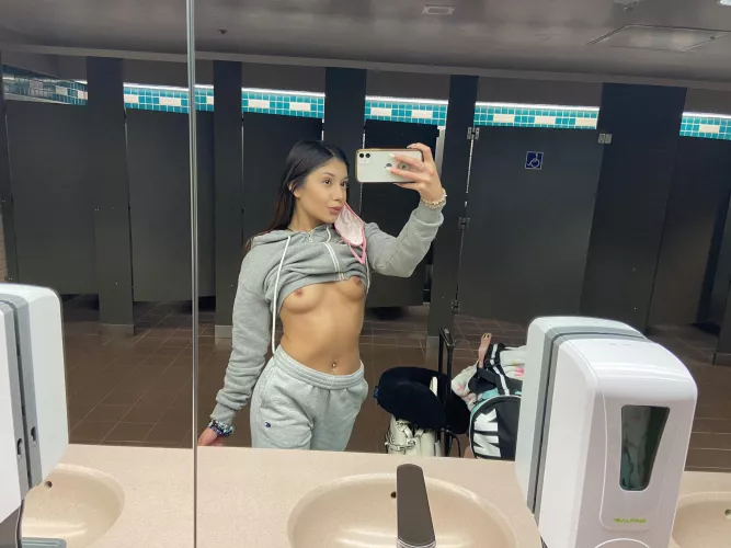 20 yoπ with a tight pussy, nice ass and little tits π