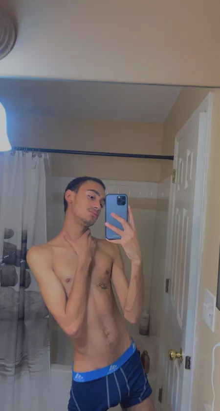 20 yrs old Hey 😏 20 yrs old Hey 😏