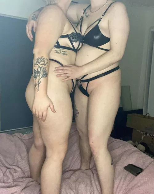 ???20/24 []F OC - guess which one is the butch...