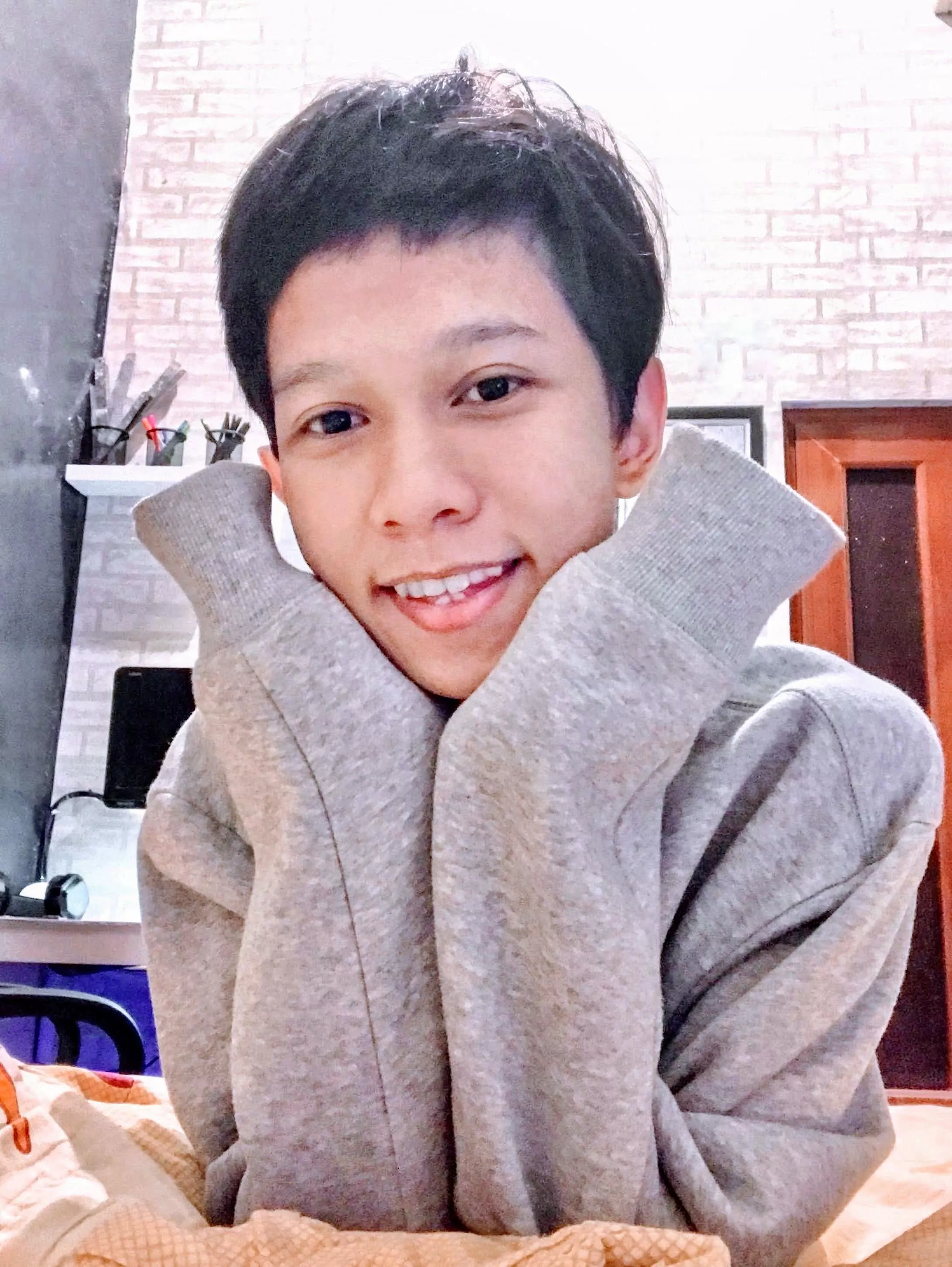 20yo small town boy just woke up and feeling cute today 😊 20yo small town boy just woke up and feeling cute today 😊