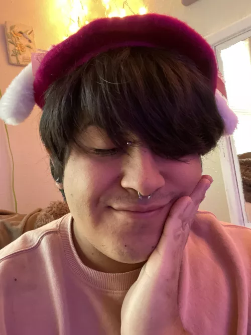 (21) got a new beret today and i'm obsessed ๐ฅบ reminds me of niCo's beret from doa6