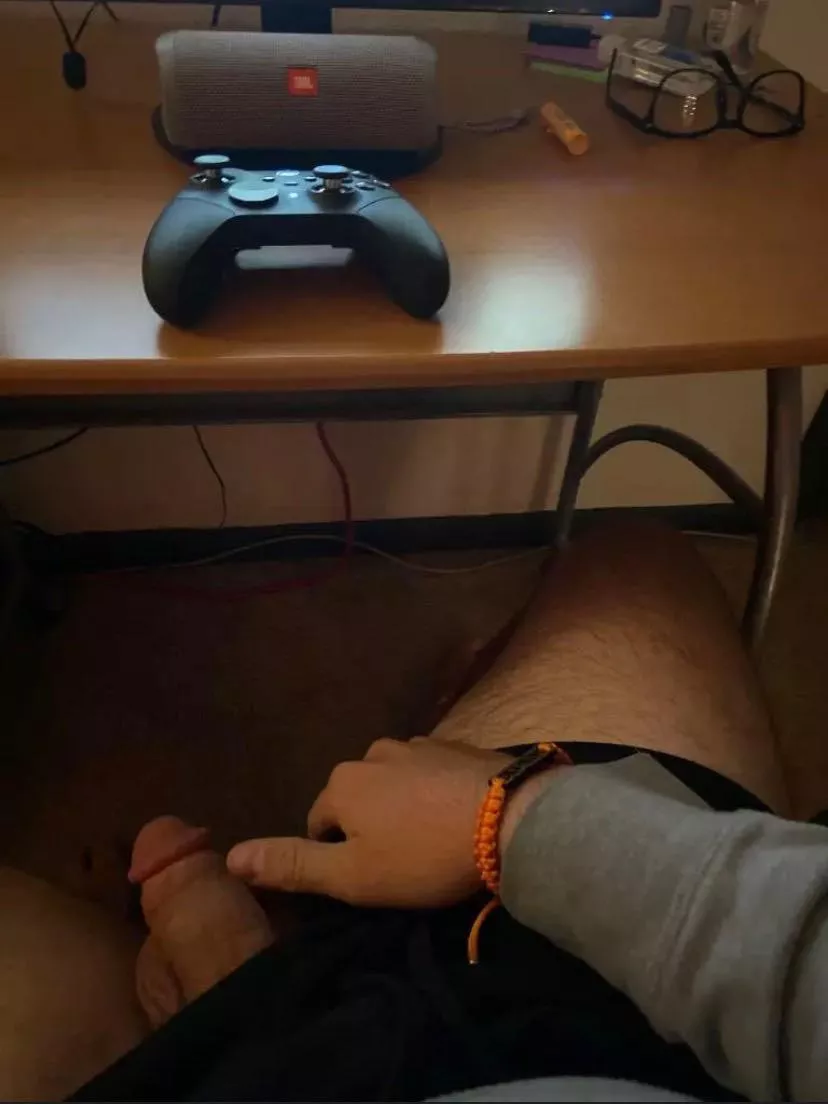 21, who up and trynna link on cod? hmu bros