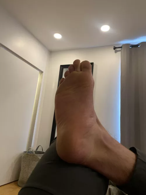 21 yo tall fit and hung college dude. Check my profile for more! Shoot me a dm if you like more!