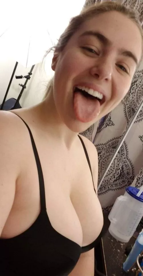 21[F4M] I'll send a nude to evry UP *comment DONE and I'll send kik:arolina770